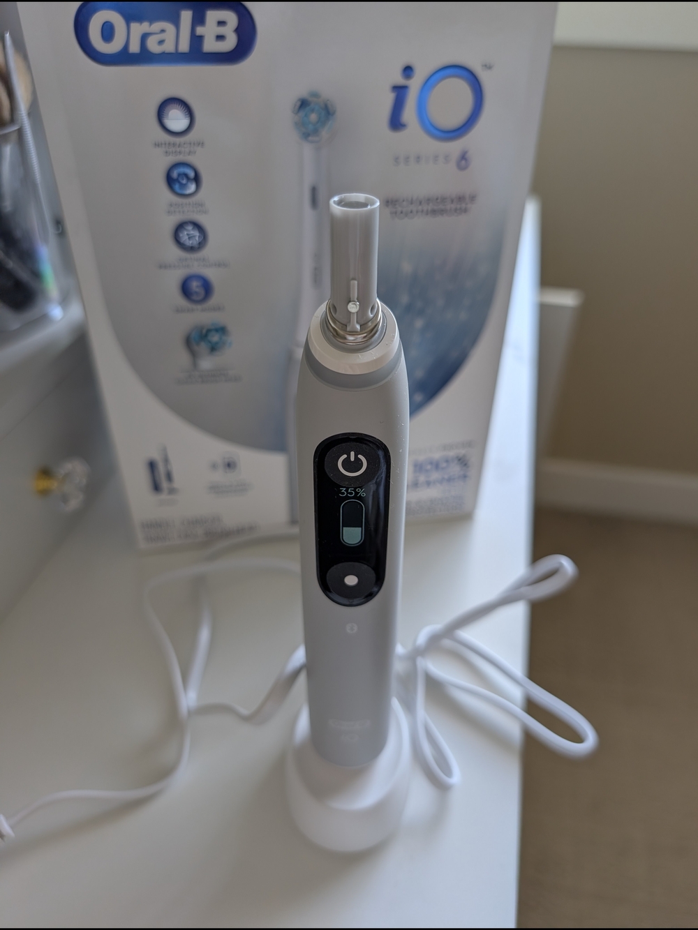 Oral-B iO Series 6 Electric Toothbrush - White and Light Gray